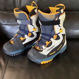 Salomon women’s snowboarding boots